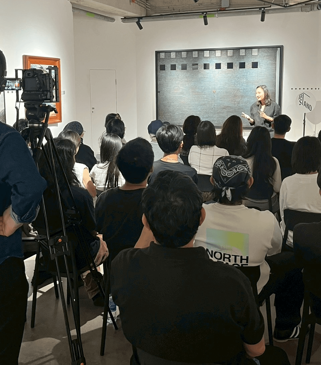 Special Talk Show Art Stand Museum Pier